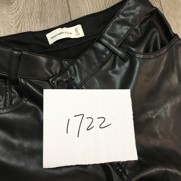 Abercrombie & Fitch The Mom High Rise 30 / 10 R Black Jeans Distressed - Picture 8 of 8